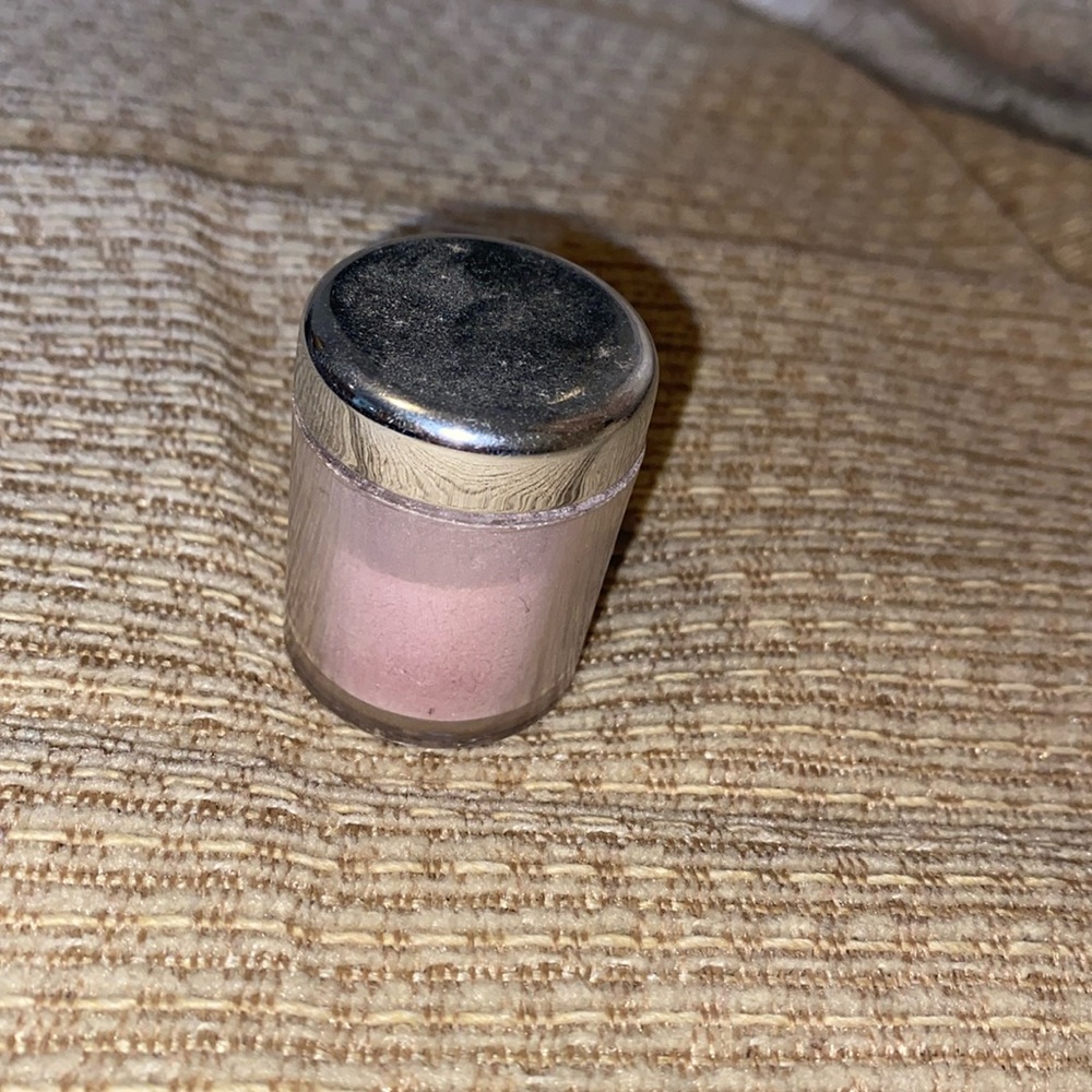 💖🤍💖EUC Tony & Tina Miracle Pink Eyeshadow- Universal Dust